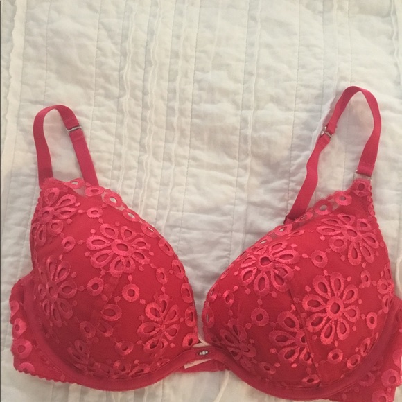 Victoria’s Secret Push-up Bra - Picture 1 of 3